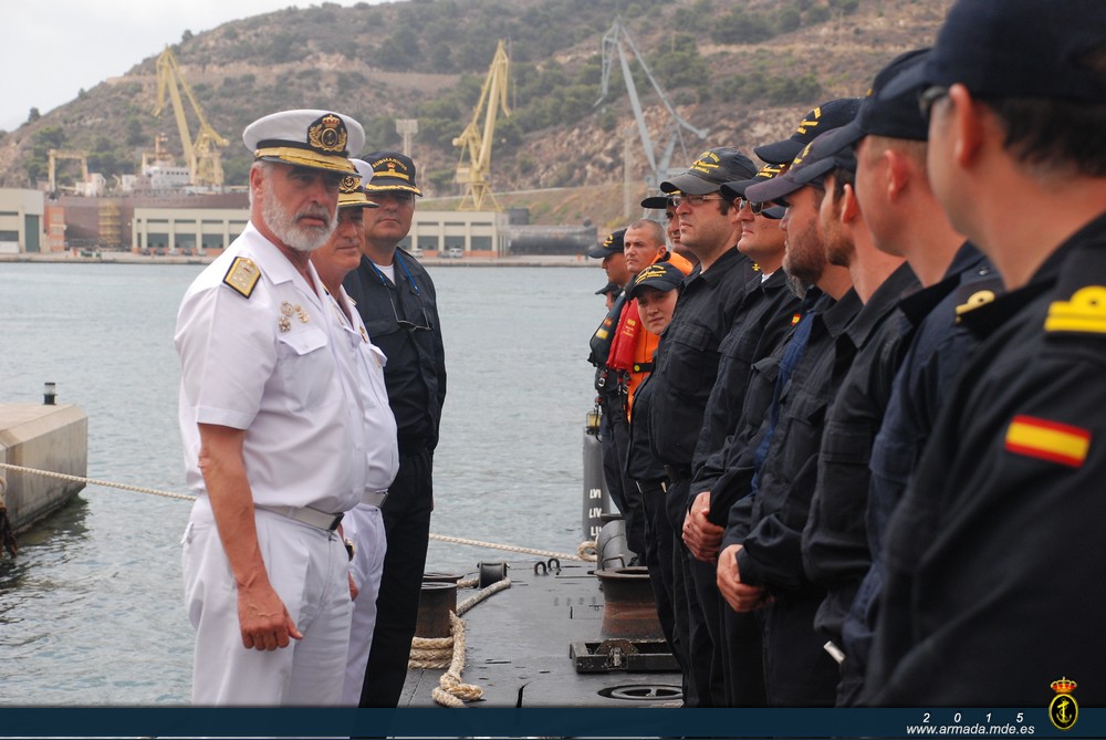 Operación UNIFIED PROTECTOR. El Almirante Bolívar recibe al "Mistral" a su regreso de una patrulla.